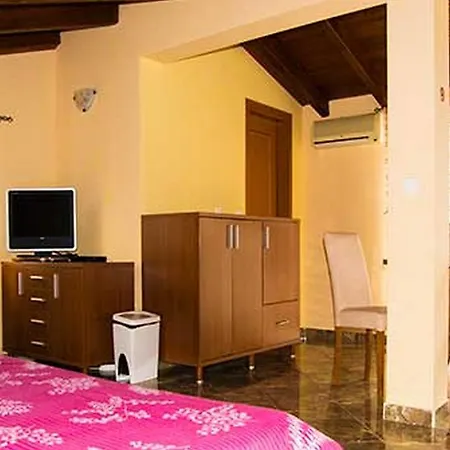 Barisic Hrvatskih Zrtava 404 Seget Vranjica Trogir